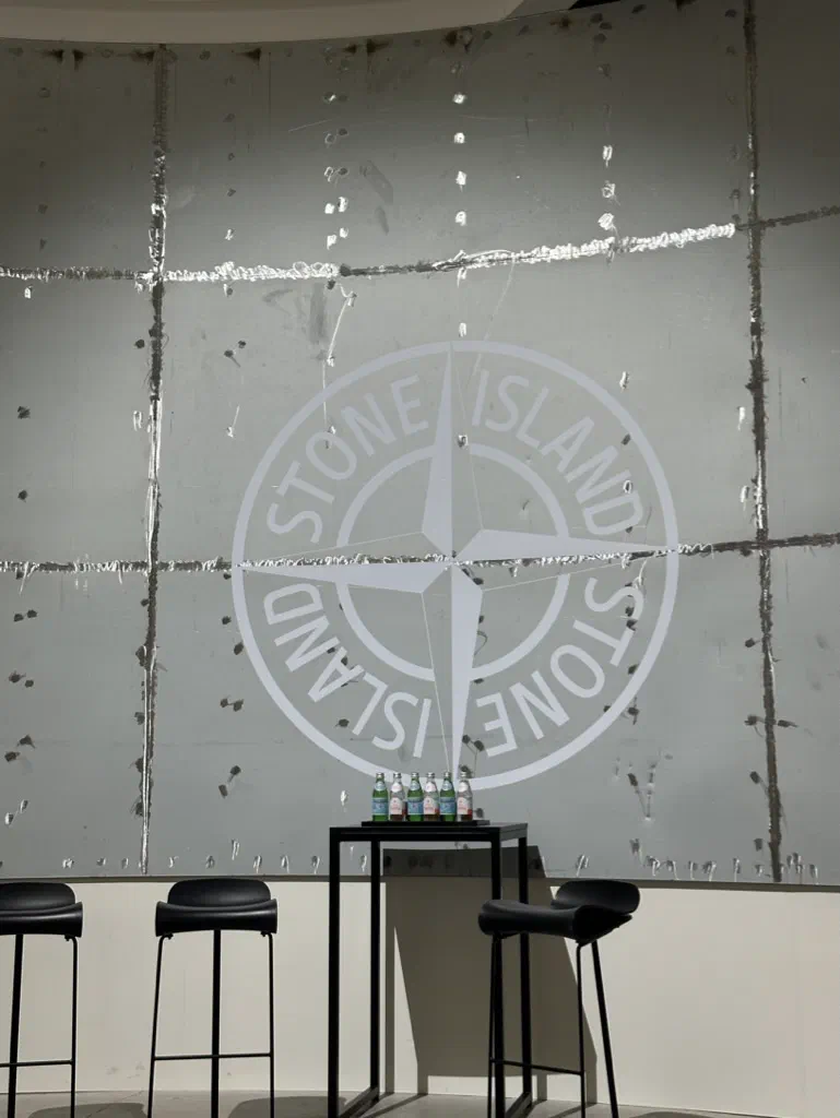 Stone Island の店舗正面